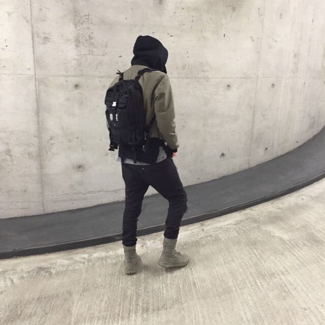 PostBadHype's tweet photo. Outfit https://t.co/nZuv0vd7k0