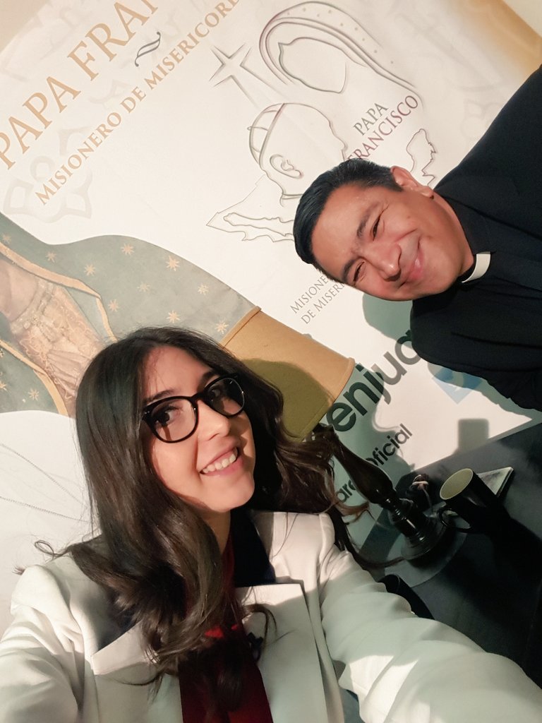 CarolFrdk's tweet photo. En directo transmitiendo la conferencia de prensa para conocer la información oficial de la Visita de @Pontifex_es https://t.co/3UsbKy8x0o