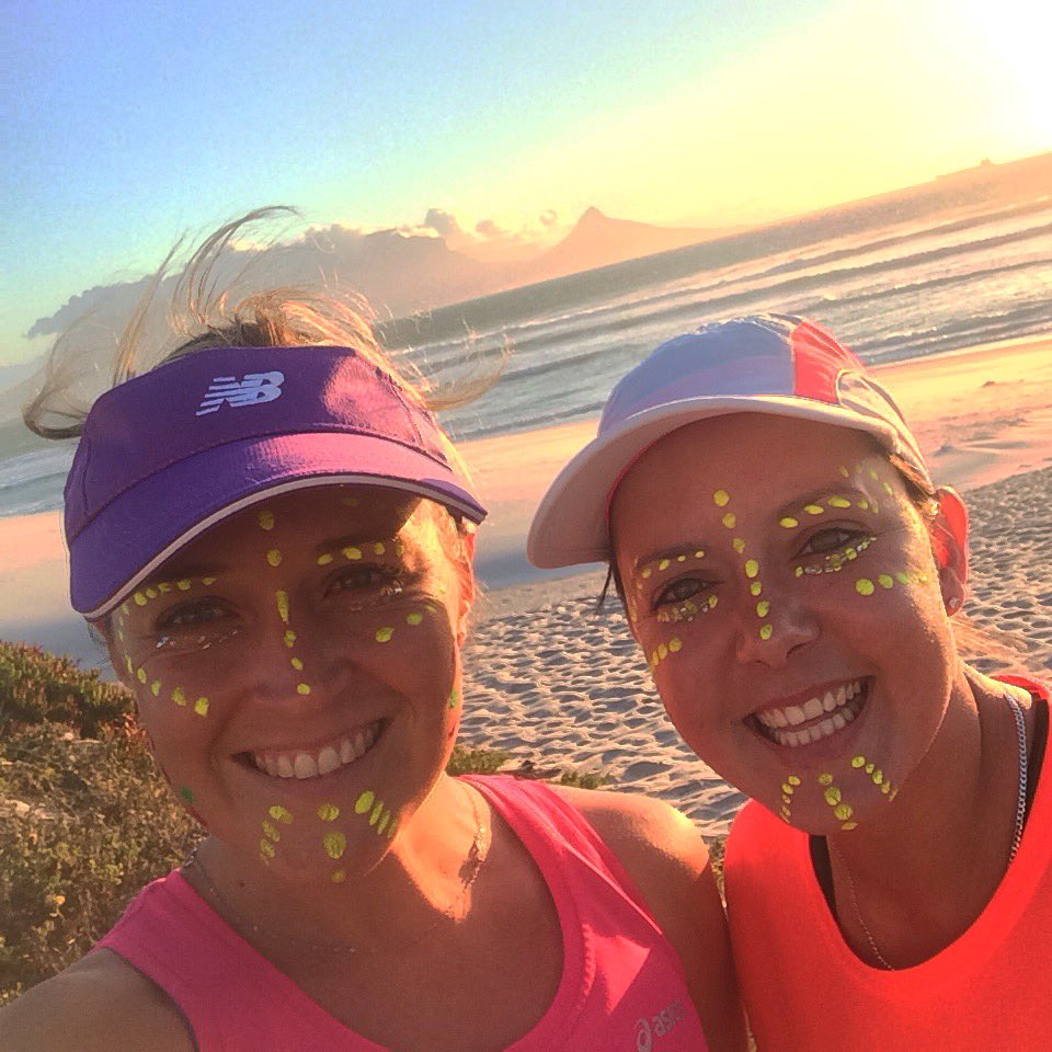 DanielleMascher's tweet photo. Super amped! Ready for tonight's @Bloubergbc @EnergizerSA with @KimBoshoff #nightrun #neon #loverunning https://t.co/2HPnXJXVgO