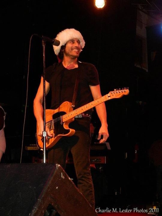 joshtannerEXP's tweet photo. You Bruce Tramps better be nice! I hear Santa Claus is coming to town! #boss # Bruce #santahat #springsteen https://t.co/qxVLjfBdb0