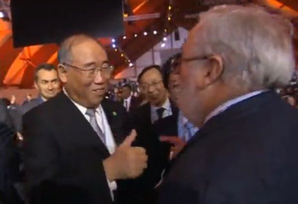 reddsafeguards's tweet photo. A pretty good indication we have a deal at #COP21? @China @MAC_europa https://t.co/hhxNmdpPOv
