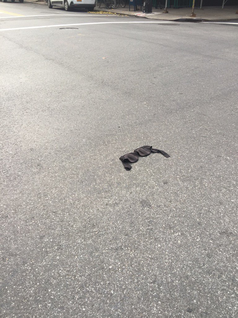 maureenjohnson's tweet photo. Strapless bra in an intersection. Happy #santacon. https://t.co/D8I64b19ni