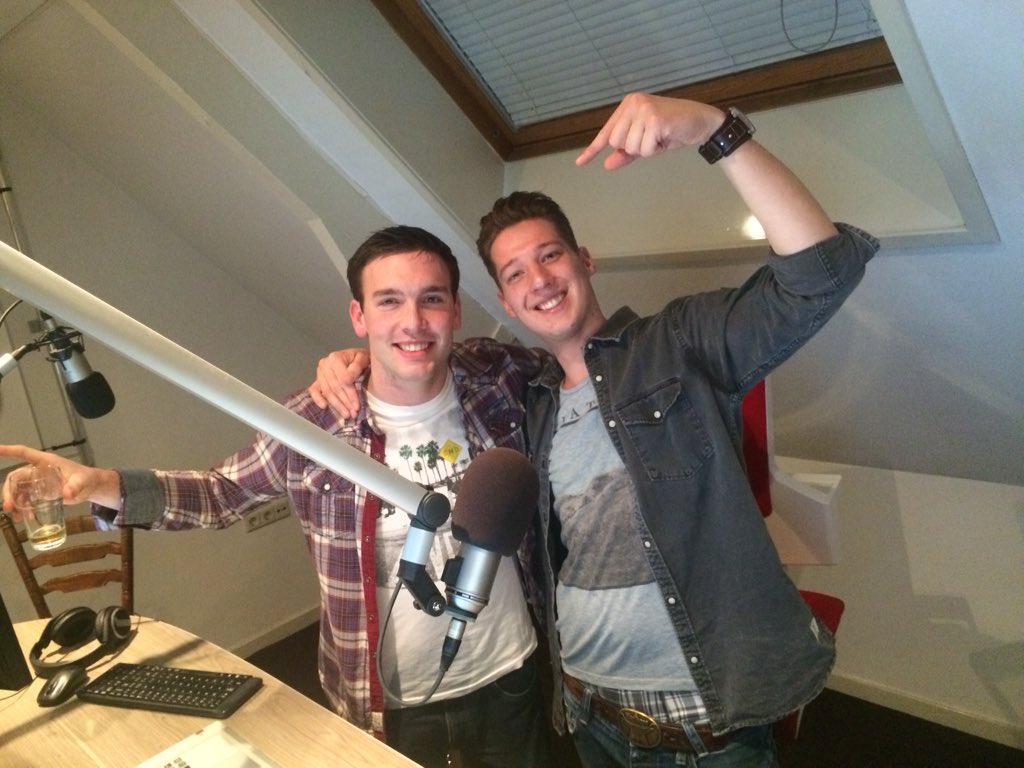 JouwFM's tweet photo. Nog 10min top uitzending voor @StephanJouwFM samen met Leroy de weerboy @Leroy_alberts bedankt mannen! https://t.co/01dBAHV4nN