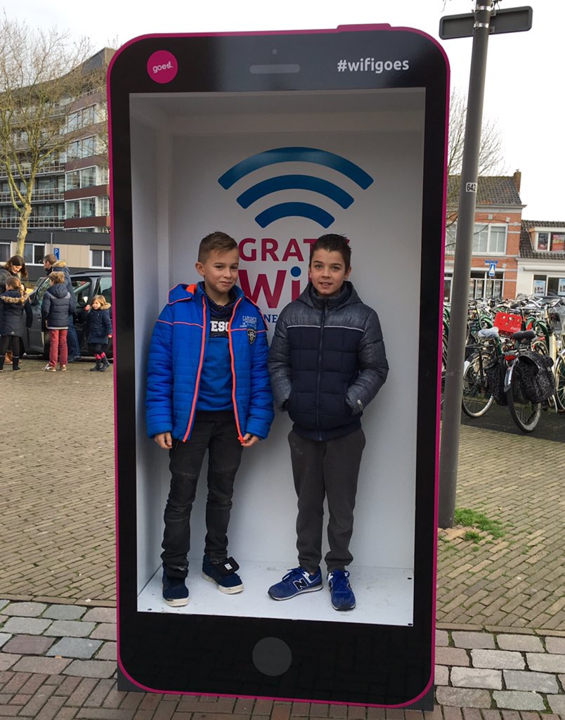 Deze modellen in de dop maken graag reclame voor #wifigoes. Meer info: wifigoes.nl