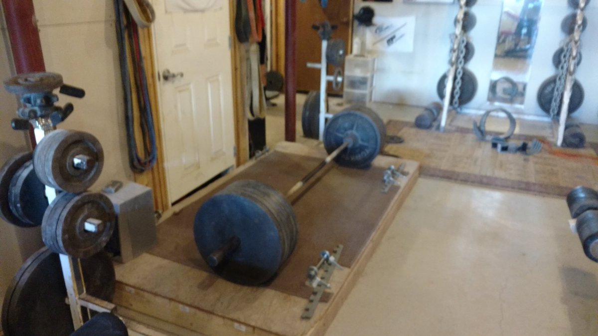 IronBred_'s tweet photo. Team Breed deadlift day. @Larabee711 #deadlifting #teambreedkillingit #elitefts #ironbredstrength https://t.co/fwjllqrayD