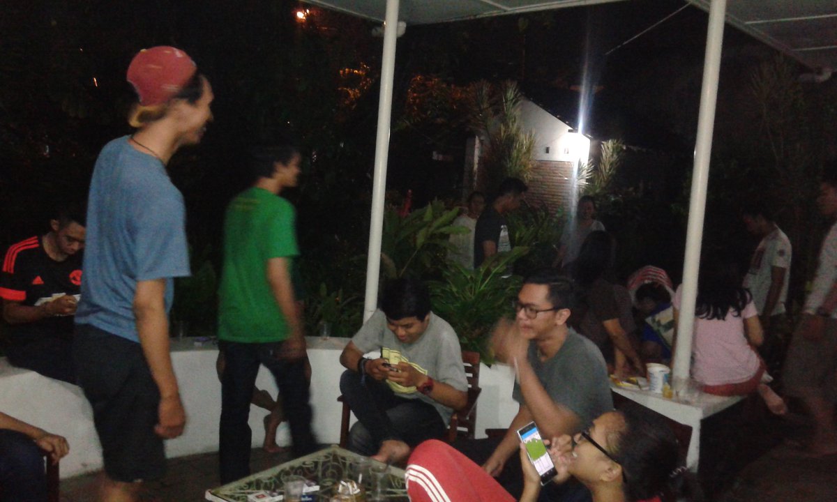 SunriceUnika's tweet photo. PA periode 2015 udah selesai. Dan Rangers masih semangat buat bakar2 edisi malam hahaha https://t.co/Y3KRlrFMIA