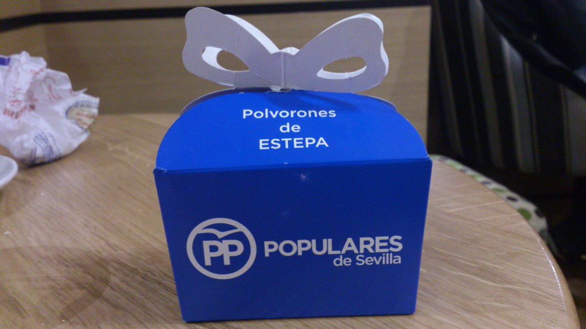 losgenerales4's tweet photo. Lo que ocurre cuando se junta la Navidad con elecciones generales #EleccionesGenerales2015 https://t.co/hbKdrwB94L