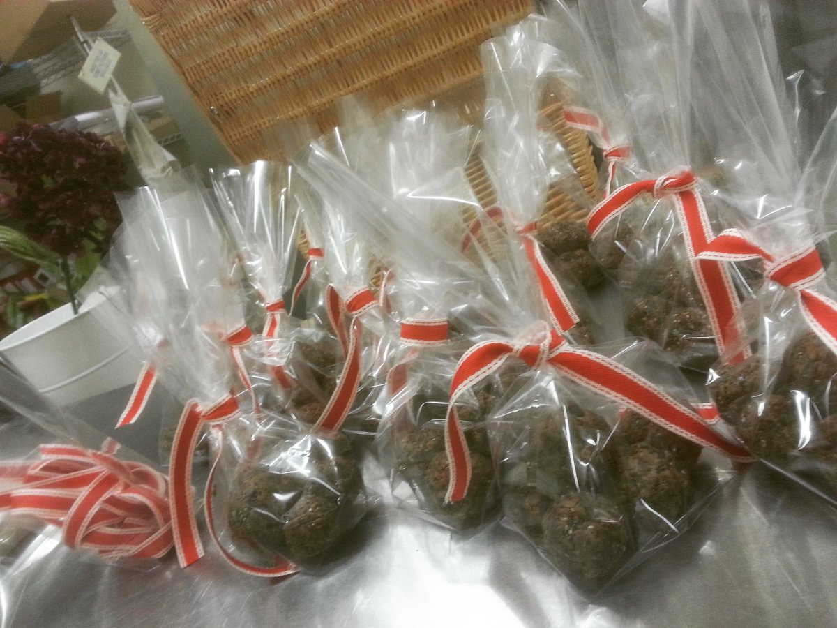 organiccakeco's tweet photo. Tomorrow we will be selling our brand new Superfood Truffles #lowsugar #glutenfree #vegan #highomega3 #chiaseed #yum https://t.co/t4rEnnKm08