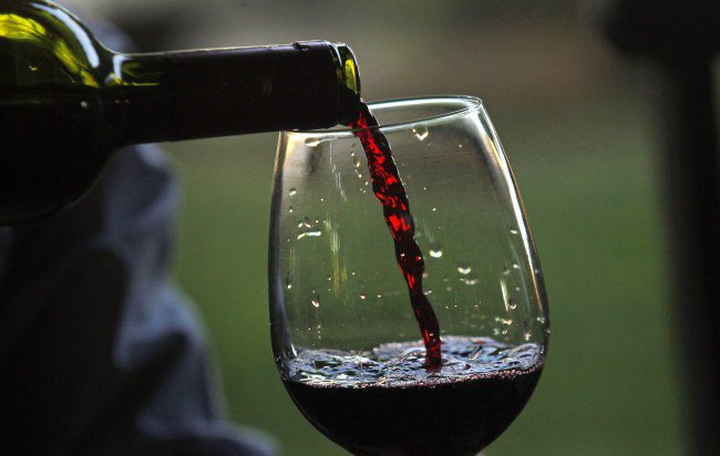 TheWiningHour's tweet photo. Don't we just love #wine studies??? Glass of red #wine equals 1 hr at #gym, new study says https://t.co/0PXBypjiNh … https://t.co/QP9CYju7LG