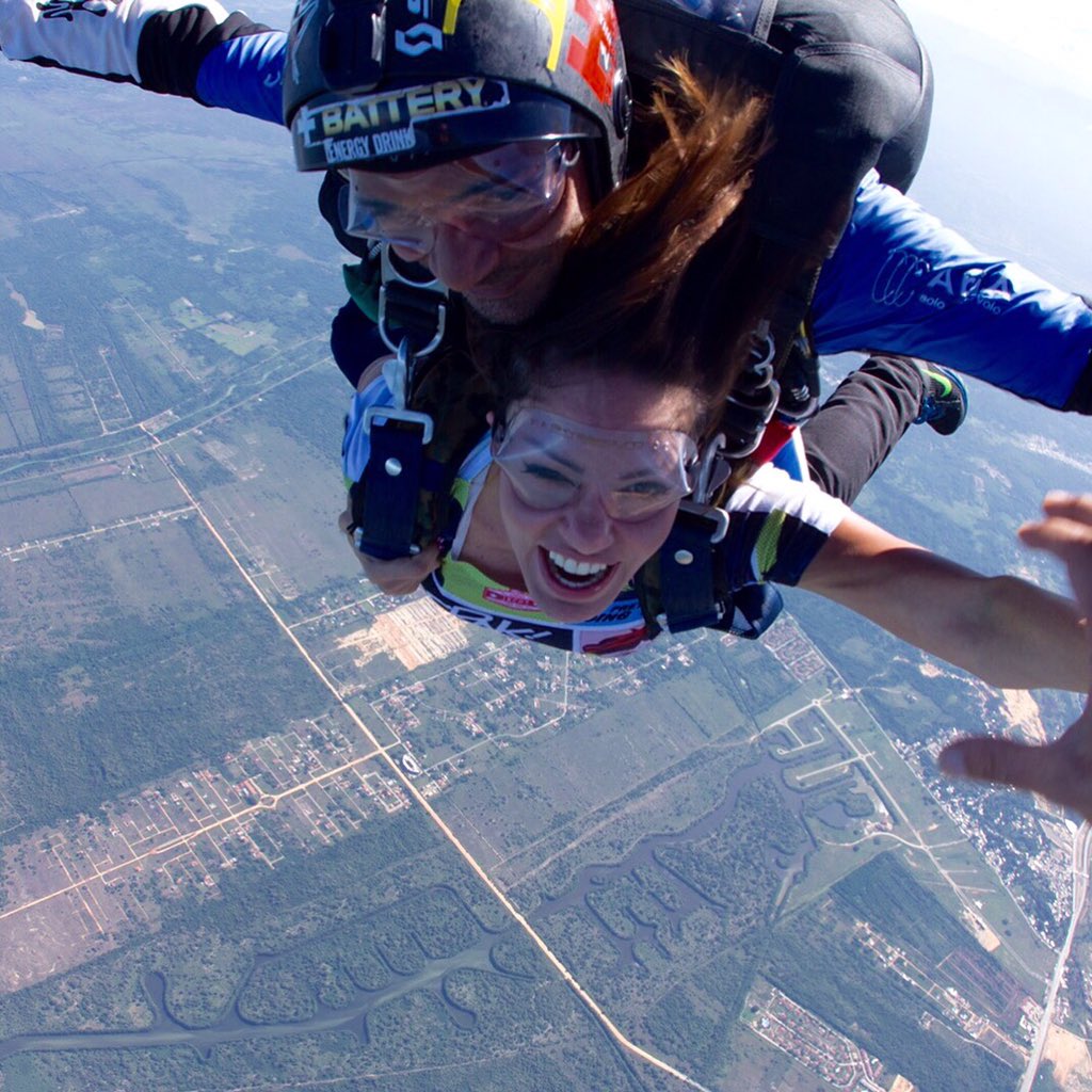 skydivecarib's tweet photo. RT @Josemithve: #despéinate con @skydivecarib https://t.co/Sxp6oubd0j
