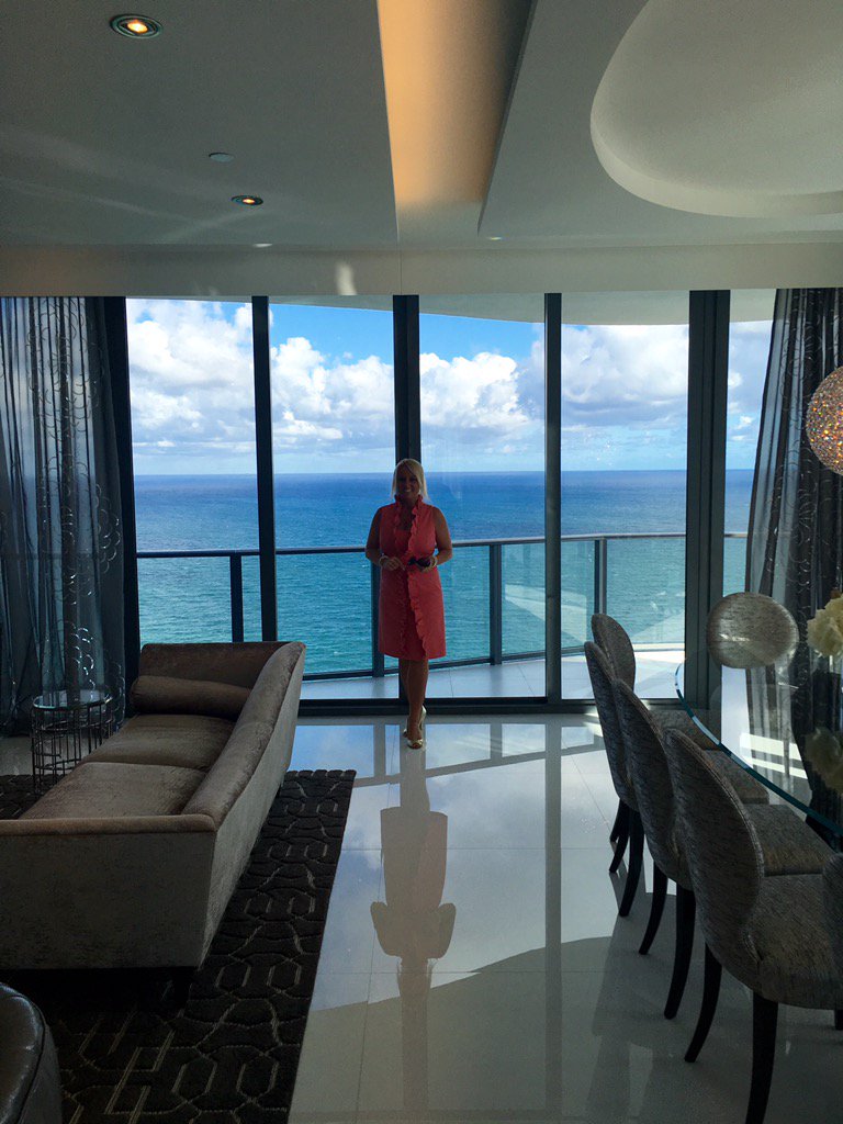 NatalieMcBee's tweet photo. #OceanfrontOpulence #SunnyIslesBeachFlorida #NatalieMcBee https://t.co/tJKeAwtjtC