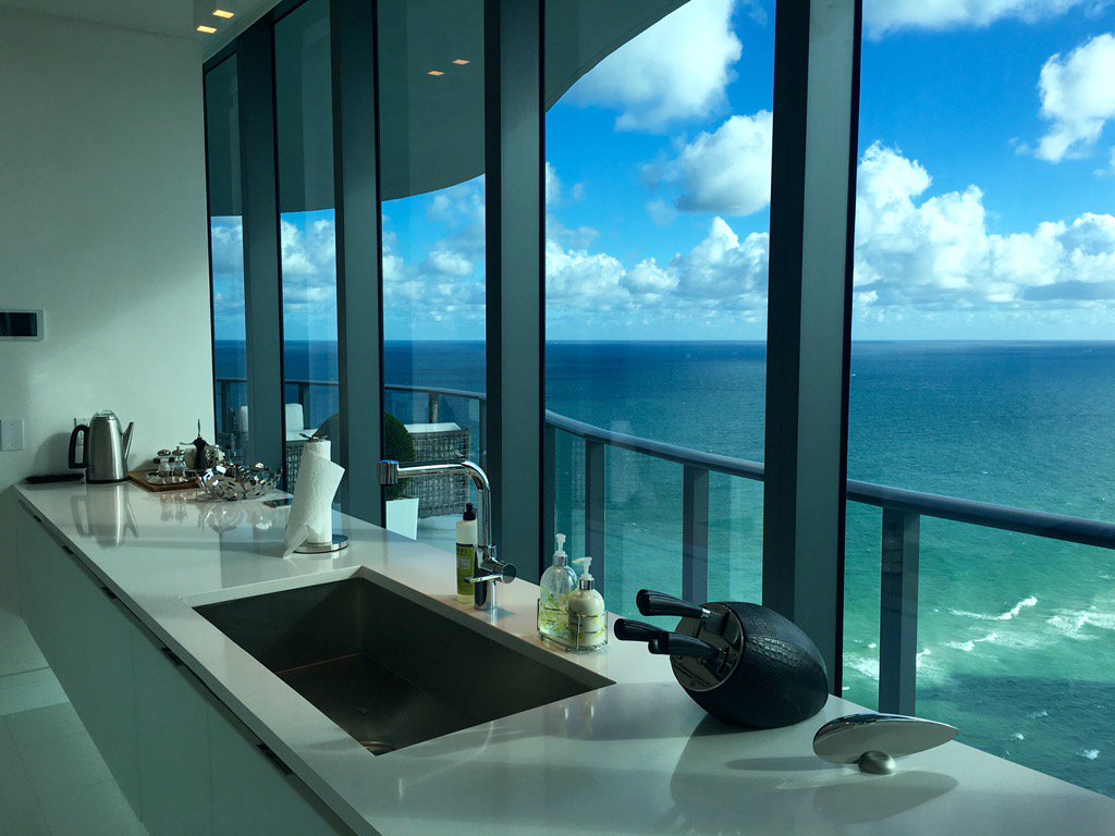 NatalieMcBee's tweet photo. Cooking with a oceanview #OceanfrontOpulence #OceanResidence #SunnyIslesBeachFlorida #NatalieMcBee https://t.co/YOJLybFZQy