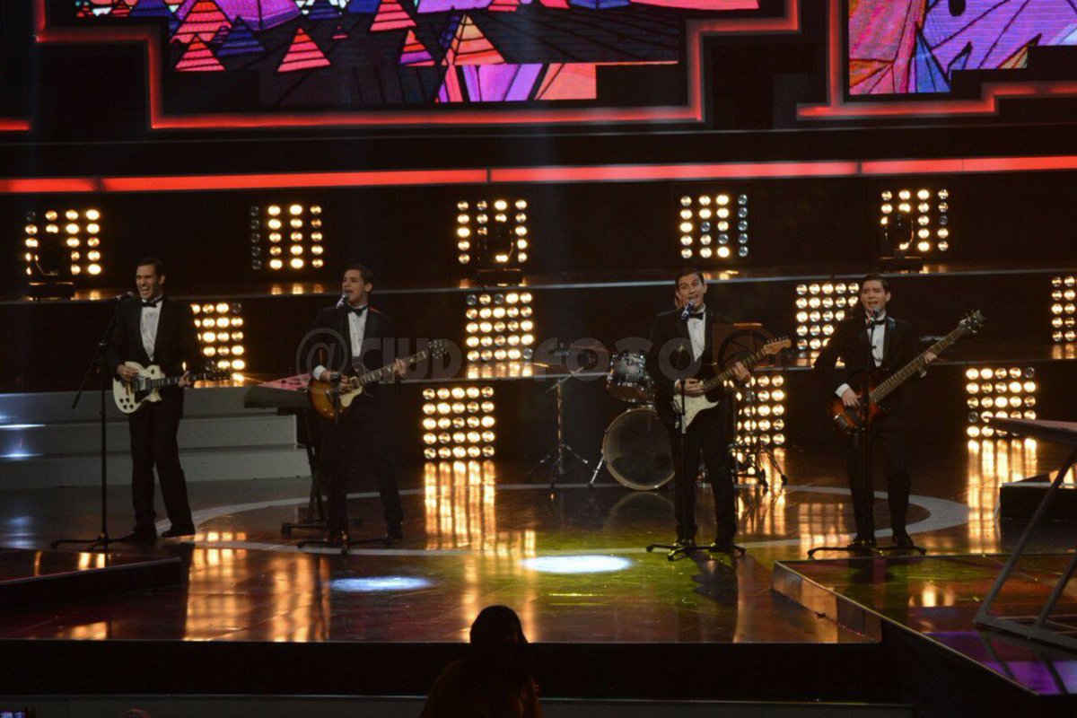 CiudadFoto's tweet photo. #Espectaculo La Banda de Rock @SomosRetz en su presentación en la @teleton2030 #RETZenTeleton https://t.co/rdDZhC2Kdx