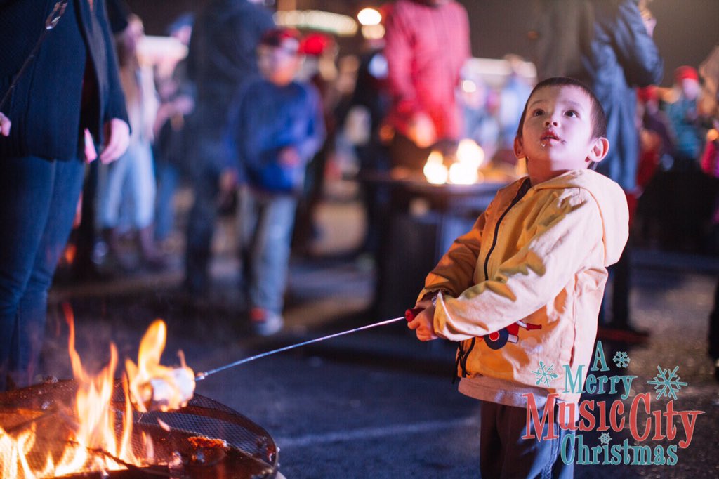 crosspoint_tv's tweet photo. Get your fill of s'mores, food trucks & more at the FINAL night of #AMMCC! #NashvilleChristmas https://t.co/KlINzJjBDq