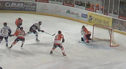 increddyble's tweet photo. Pour info Me les arbitres, le but validé à Chamonix contre @GamyoEpinal au T2 n'en est pas un #LigueMagnus #allpost https://t.co/80Be5nfjdS