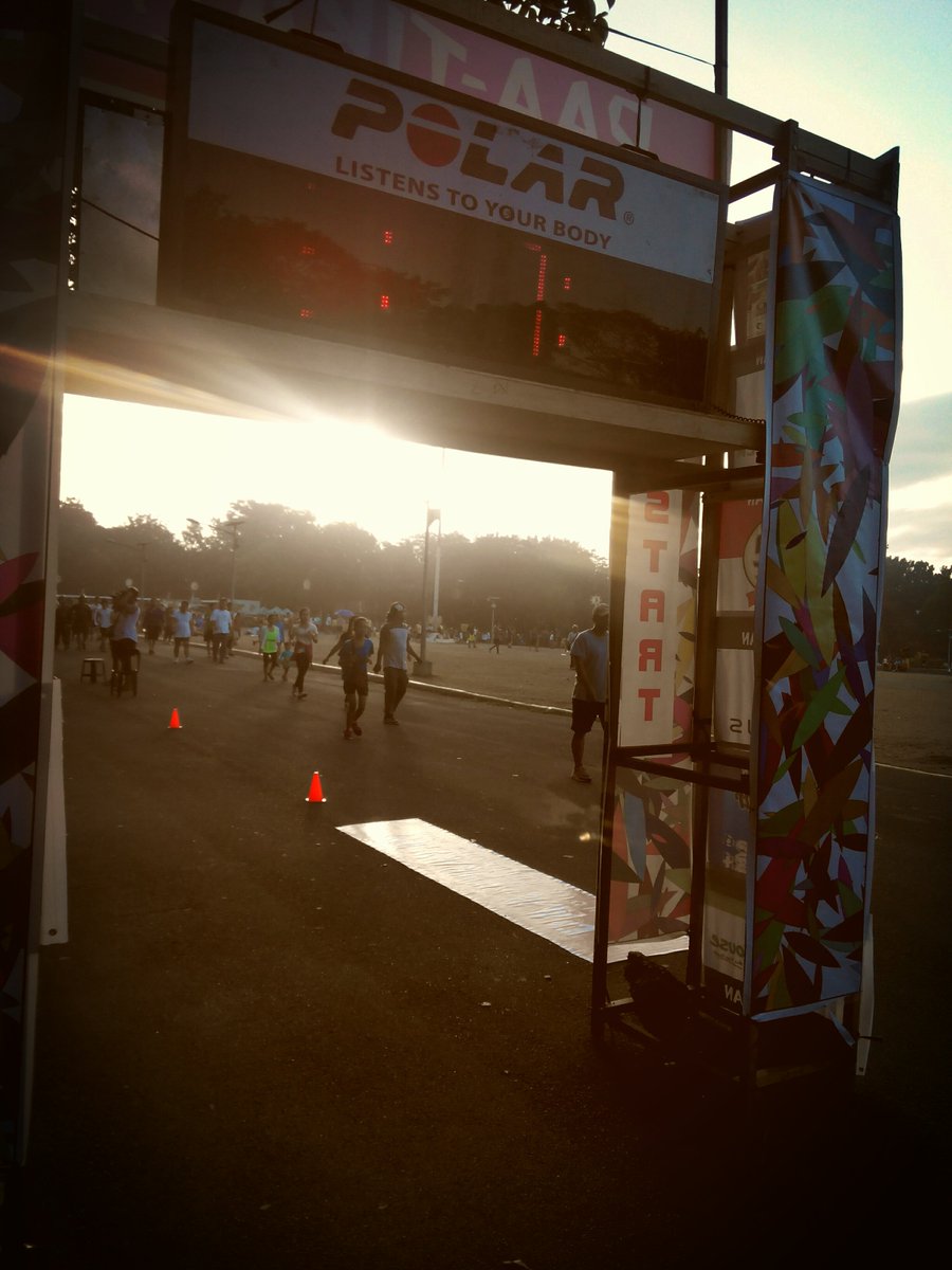 pageman's tweet photo. 13:57 Loop 20 done! #PaaTibayan #24HoursRunning #SpreadTheBlue #Astounding2015 https://t.co/DusgmIrS93