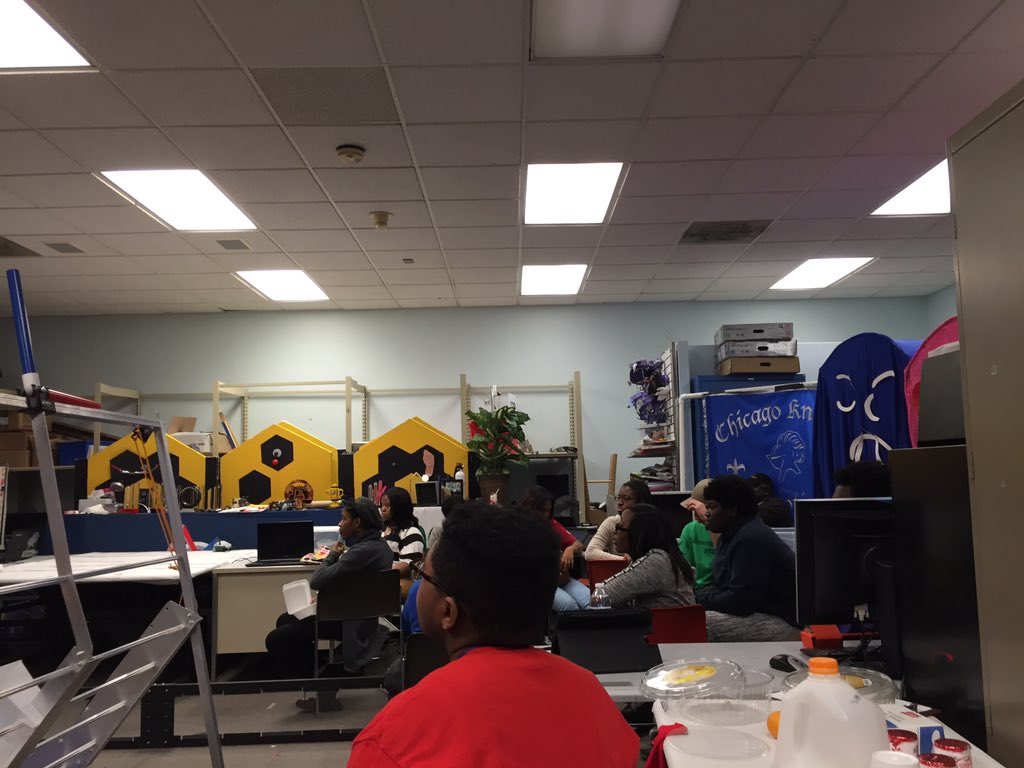 ChicagoKnights's tweet photo. Thank you @RachelHarsley stopping by @LevelUPChgo and sharing your story with us! #CleanSlateMessenger #HourOfCode https://t.co/9liI8dFbN9