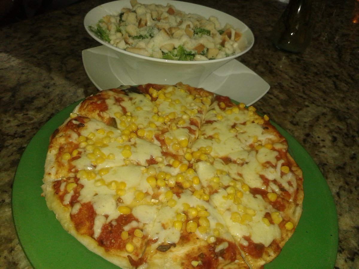 dateresapizza's tweet photo. Estamos ubicado en la av 4 entre c 20-21. https://t.co/VYgcEiQlZ9