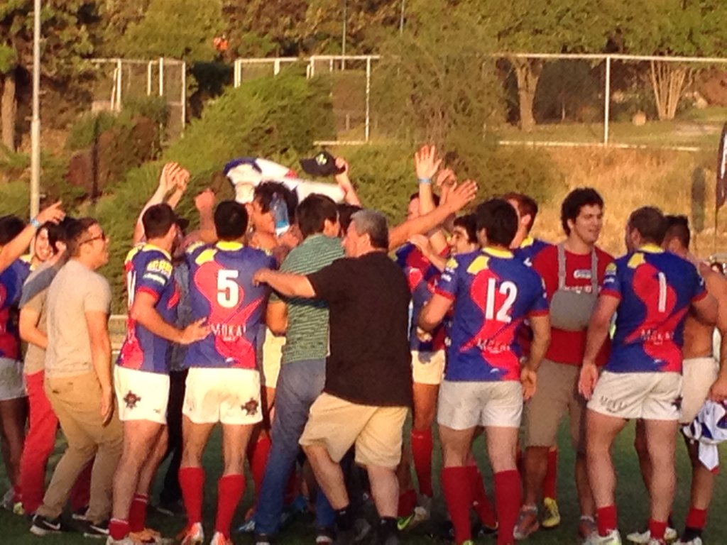 Rugbiers_'s tweet photo. #SevenUC Termino @rugby_stade Campeón del V Seven deLos Andes. Derrotaron por 24-10 a @RugbyUc @RevistaRugbiers https://t.co/6wKUZ5IvAD