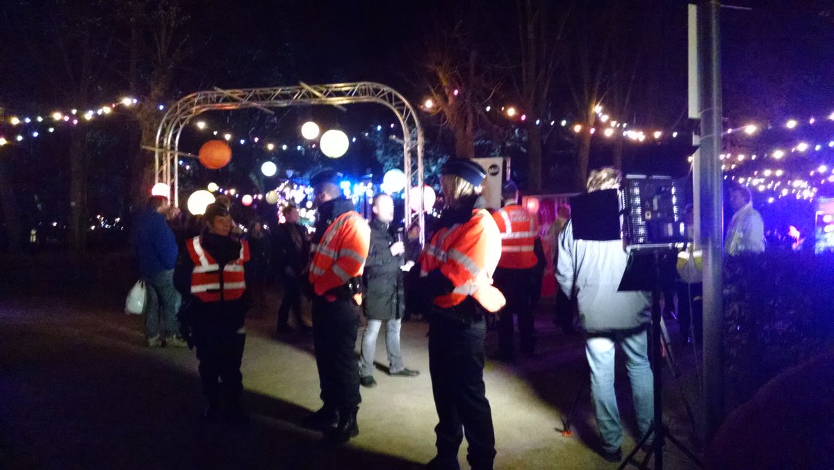 La <a href="/RTBFinfo/">RTBF info</a> bien encadrée pour son direct à <a href="/VilledeMons/">Ville de Mons</a> ;-) <a href="/TRorive/">Thomas Rorive</a> <a href="/NewsroomRTBF/">Newsroom RTBF</a> #Mons2015