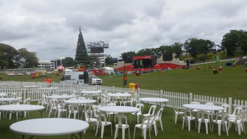 NateHarper14's tweet photo. Great night at xmas in the park drinking Whitehaven s pinot gris https://t.co/BWf1iHeBT5