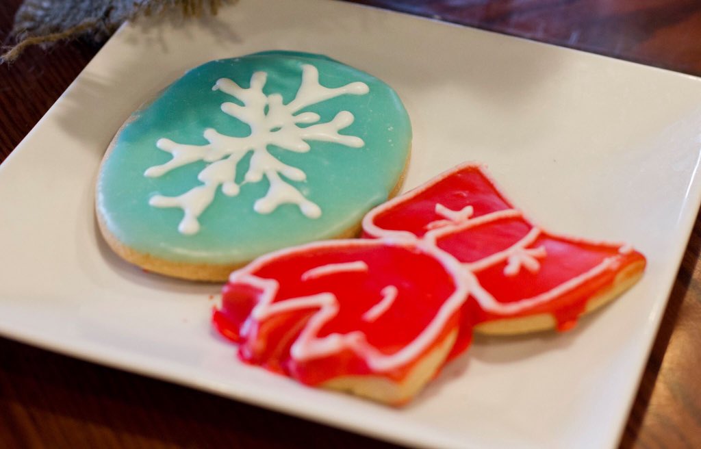 RosiesCoffeeBar's tweet photo. Put your orders in for the holidays! We have Yule Logs, cookie platters, cutouts, and more! 🎅🏼🎄 https://t.co/VQSapZ6dOS