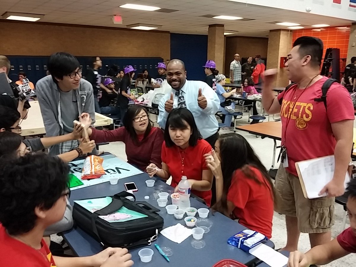 ODMSrobotics's tweet photo. Thank you Mr. Smith &amp; Mrs. Johnson for coming out to support us! #mustangpride @ODMSCareers @ODMSMustangs @AliefCTE https://t.co/ynQkW3R7bo