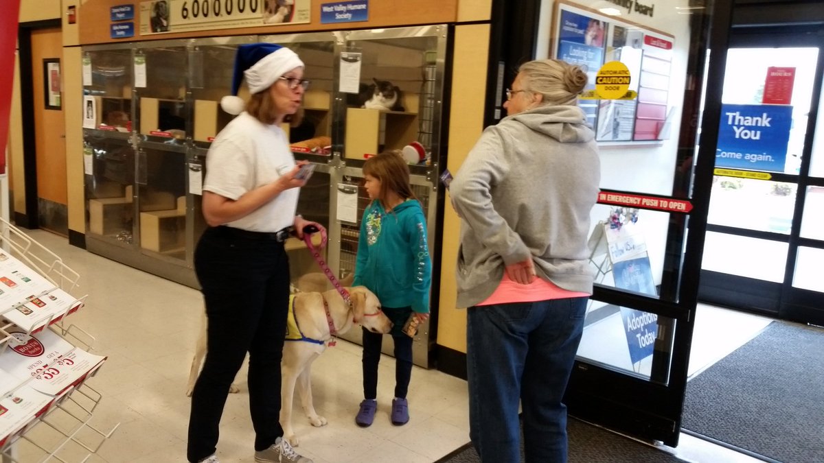 meridianpetm's tweet photo. @ccicanine has invaded the @meridianpetm @PetSmart #petsmartforpatriots #helpisafourleggedword https://t.co/Gv8xIeu2tv
