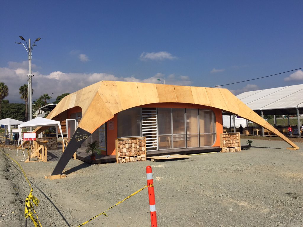 HelioMet's tweet image. annnnd we're done! Finally we have a finished house. #SDLAC15