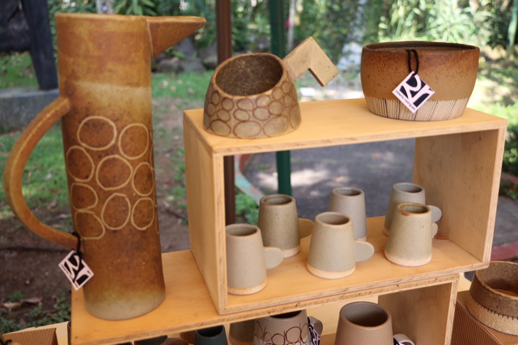 SECVERoficial's tweet photo. V Feria de la Cerámica, Jardín de Esculturas #Xalapa Compra tus regalos navideños hoy y mañana #ArteVeracruzano https://t.co/9EI1RDXXgC