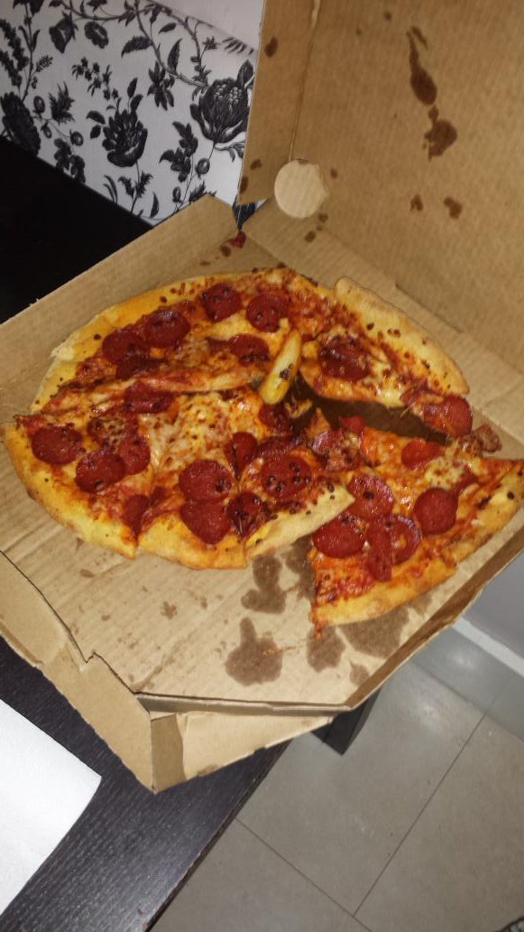 stephendgolfer's tweet photo. @Dominos_ROI  Looks like went 4 a spin wash b4 delivery. Also why a wedge in it when no wedges in order https://t.co/Of4XHPwXU3
