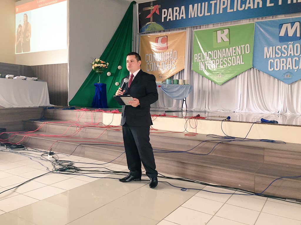 <a href="/prandredosreis/">André dos Reis</a> no congresso de liderança de PGs fazendo MAIS e MELHOR! #Integração + #CRM #discipulado