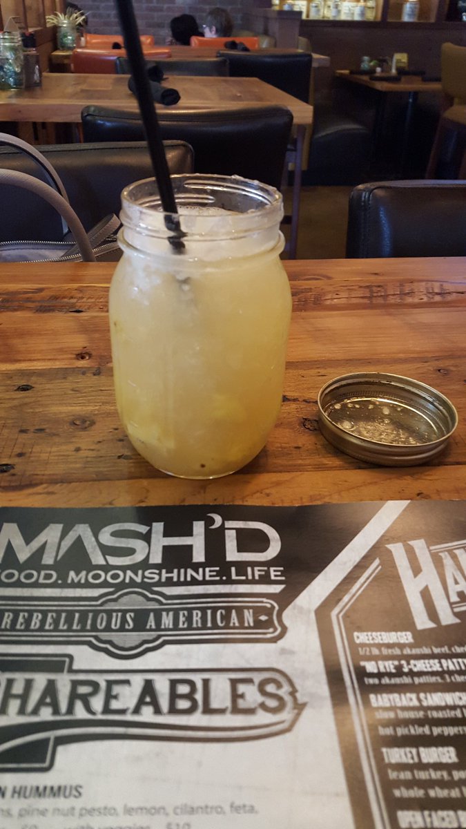 gwebber75's tweet photo. Having a blast trying shine with @FPain5021 at @MashdTheRim 🍍💋 #chasingrainbows #pineapplebomb #merryxmas #dateday https://t.co/xVNEh4InJW