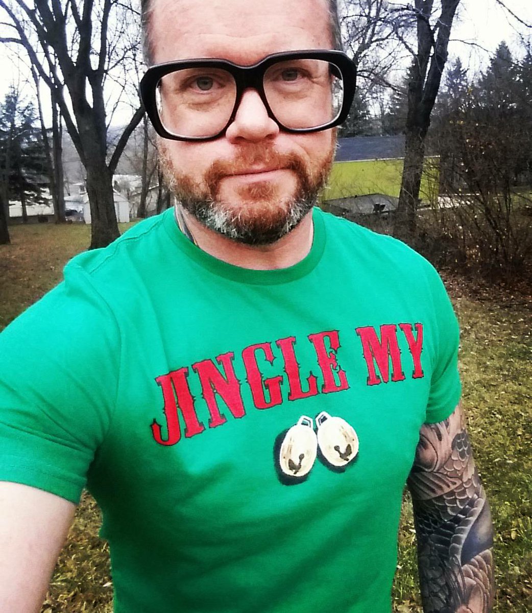 GoodPodcast1's tweet photo. Scored this #Christmas shirt at @Target on clearance for $8 #JingleBells #MensFashion #MensStyle #Fashion #Minnesota https://t.co/IushkYF9ED