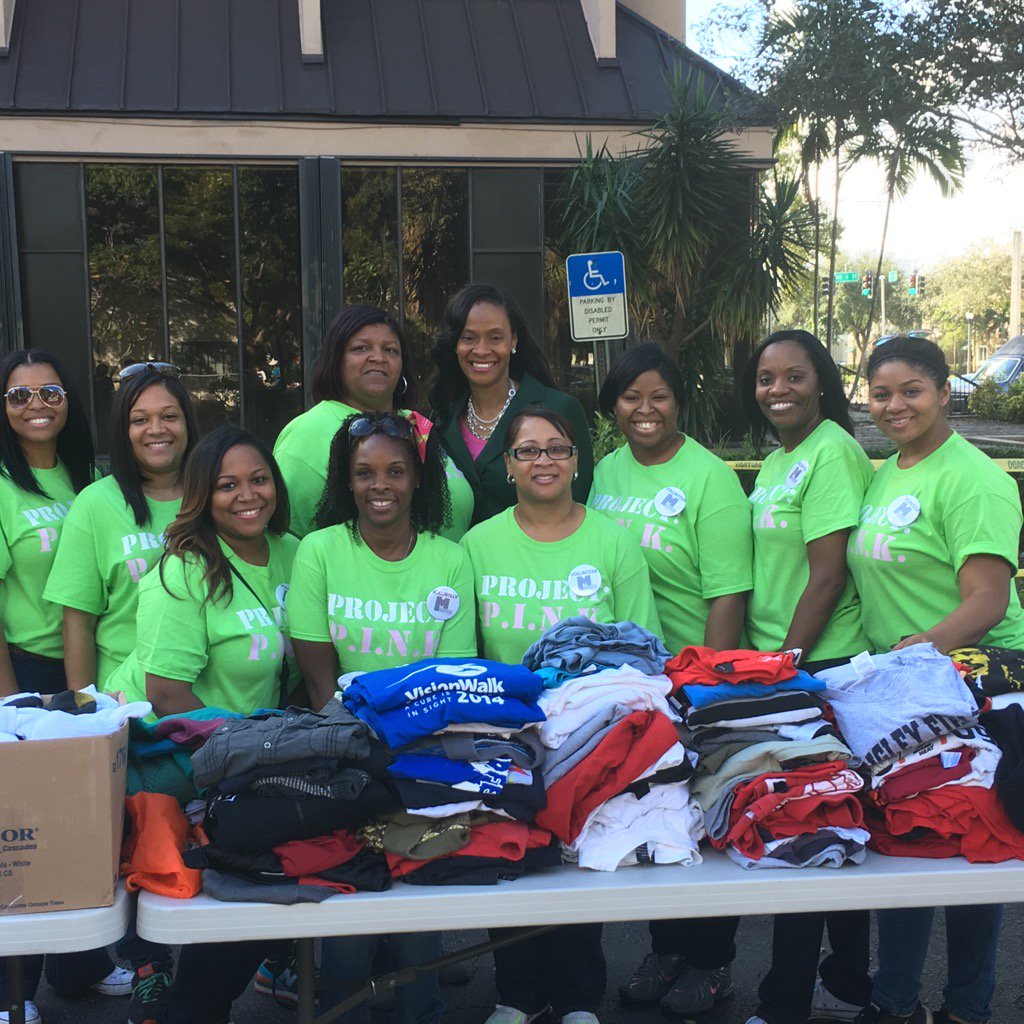 ReverendRos's tweet photo. Thanks to these special ladies who volunteered today at the MODCO 2015 Homeless Give Back Day #IAMAKA https://t.co/y9EuxREFR1