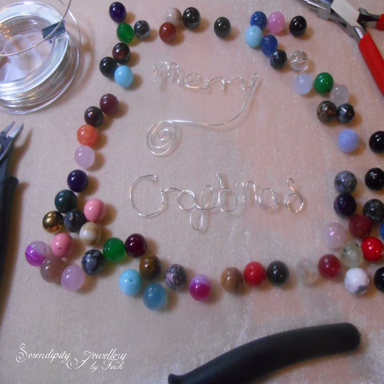 SerendipityFinc's tweet image. Latest blog post about my magazine article and wire writing. …rendipityfinchjewellery.wordpress.com/2015/12/12/bea… #blog #blogging