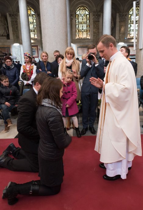 Regnum_Christi's tweet photo. Las imágenes hablan por sí mismas! Ordenaciones en Roma #VirgenDeGuadalupe  #LCPriests2015 https://t.co/MIspI3cPCv https://t.co/Crkb2lpKHE