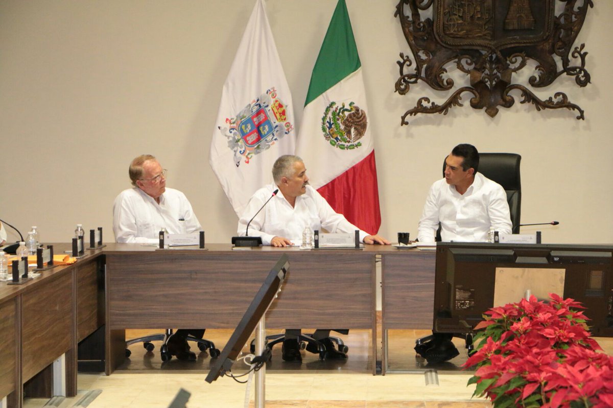 alitomorenoc's tweet photo. Continuamos fortaleciendo las relaciones de Campeche con la República de Cuba. #CrecerEnGrande https://t.co/RKTNv39LBP
