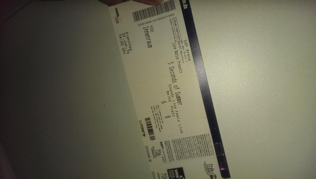 NadUniverse's tweet photo. #5sos #SoundsLiveFeelsLive  #germany #mannheim
Vorfreude😈 https://t.co/SYmlWToX5o