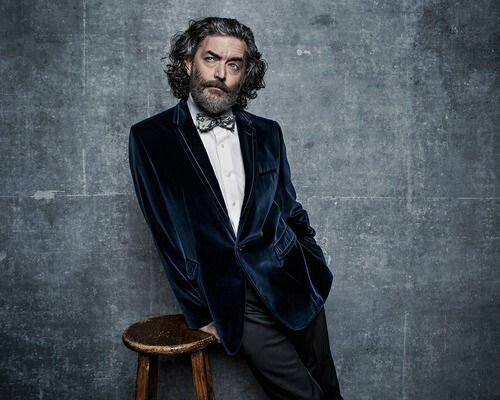 *Walks into #AlysYuletid with his daugher <a href="/Moon_Healer/">Lucine Althea / parody</a> *