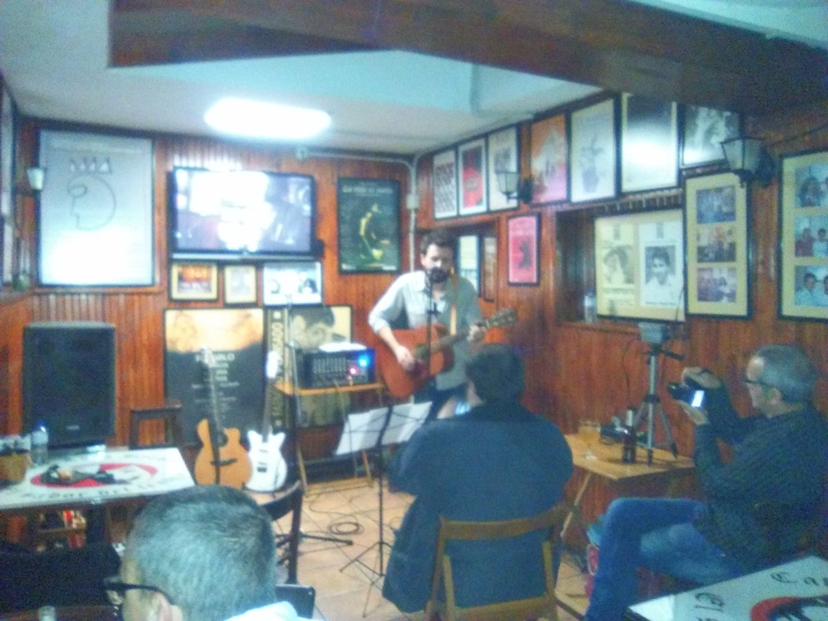 ClubByronitas's tweet photo. @Edu__Vazquez ahora en @CafeLordByron https://t.co/8fji71ld2l