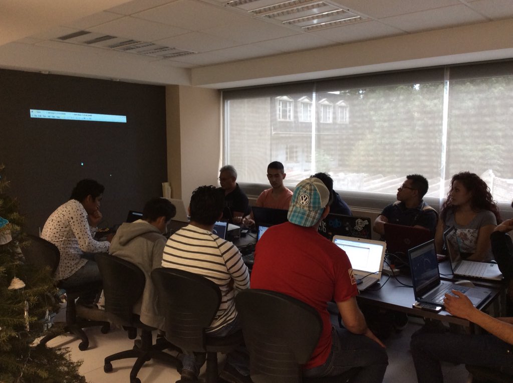 Punchsecurity's tweet photo. Iniciando la clase de hackeo de dispositivos móviles.
#PunchSecurity #hacking https://t.co/9uEuXD6YLW