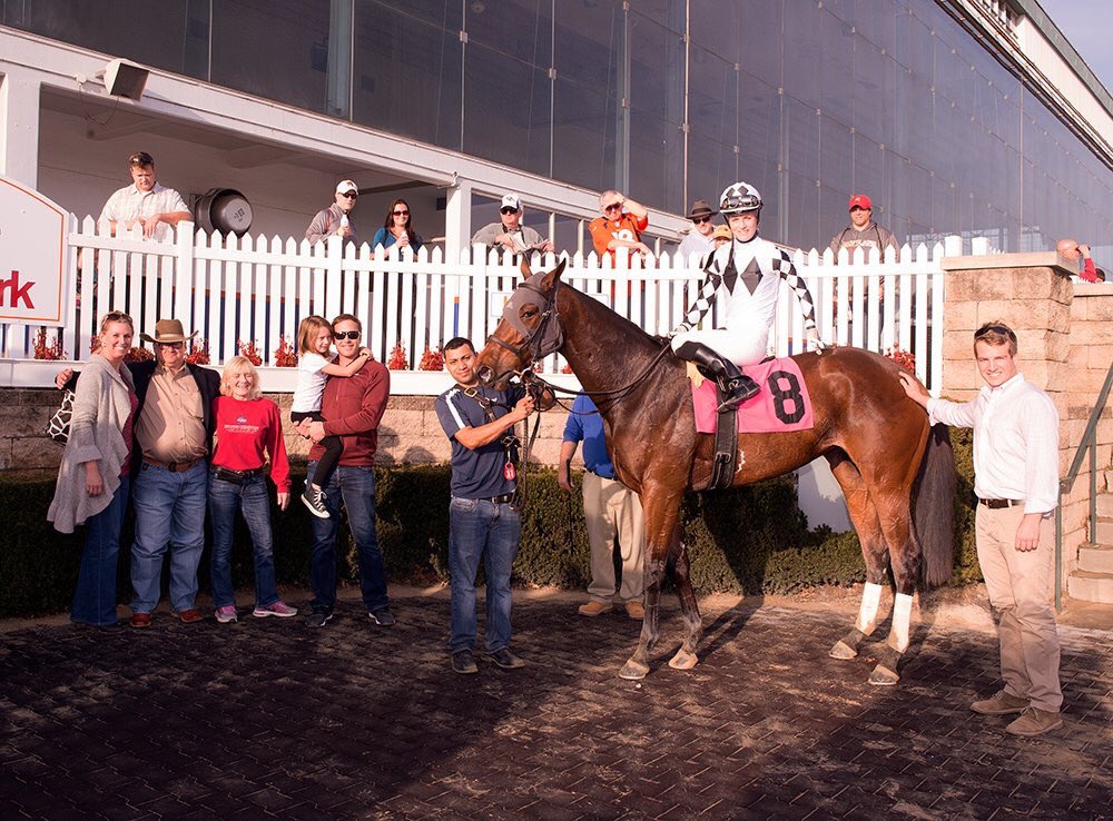 F_AbbottIII's tweet photo. Hold On Momma drops hammer @LaurelPark paying $51.80. Looking forward to big things from quirky but talented filly. https://t.co/h7nWM7iEWG