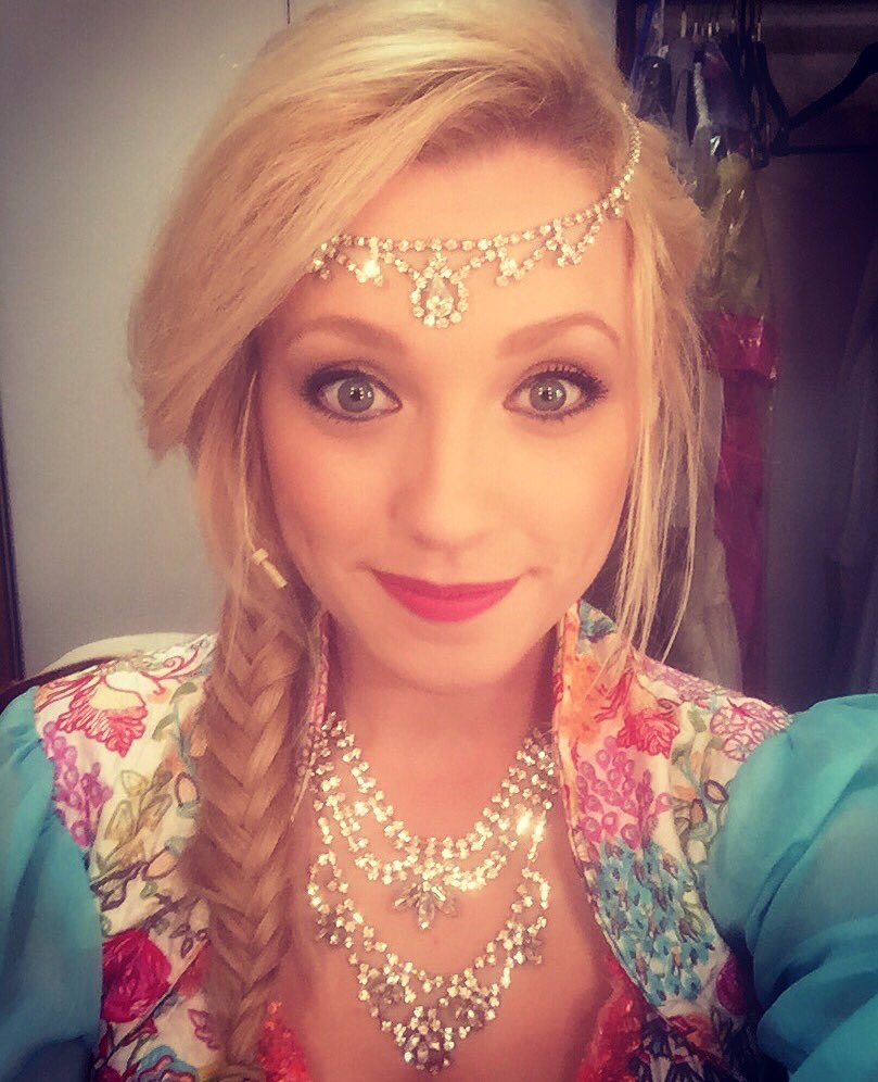 Press night selfie! Brill audience tonight! #Aladdin #princessjasmine #panto