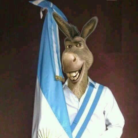 ArturoAroni's tweet photo. Un presidente q no sabe hilar una frase ni lea todo de corrido?
#Increibleeee https://t.co/LOSAT7MrBR