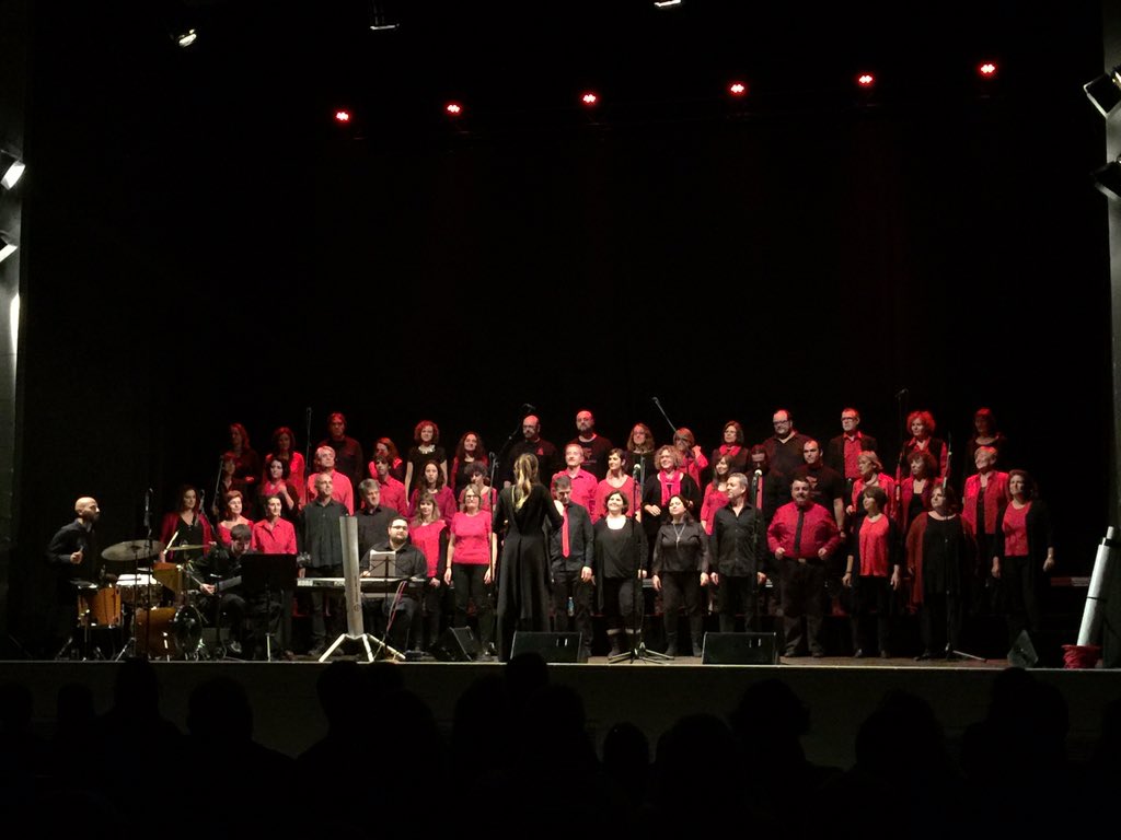 EscalaMunicipal's tweet photo. Concert de @Gospelians a la Sala Polivalent #lescala https://t.co/aQ1C3QCaw3