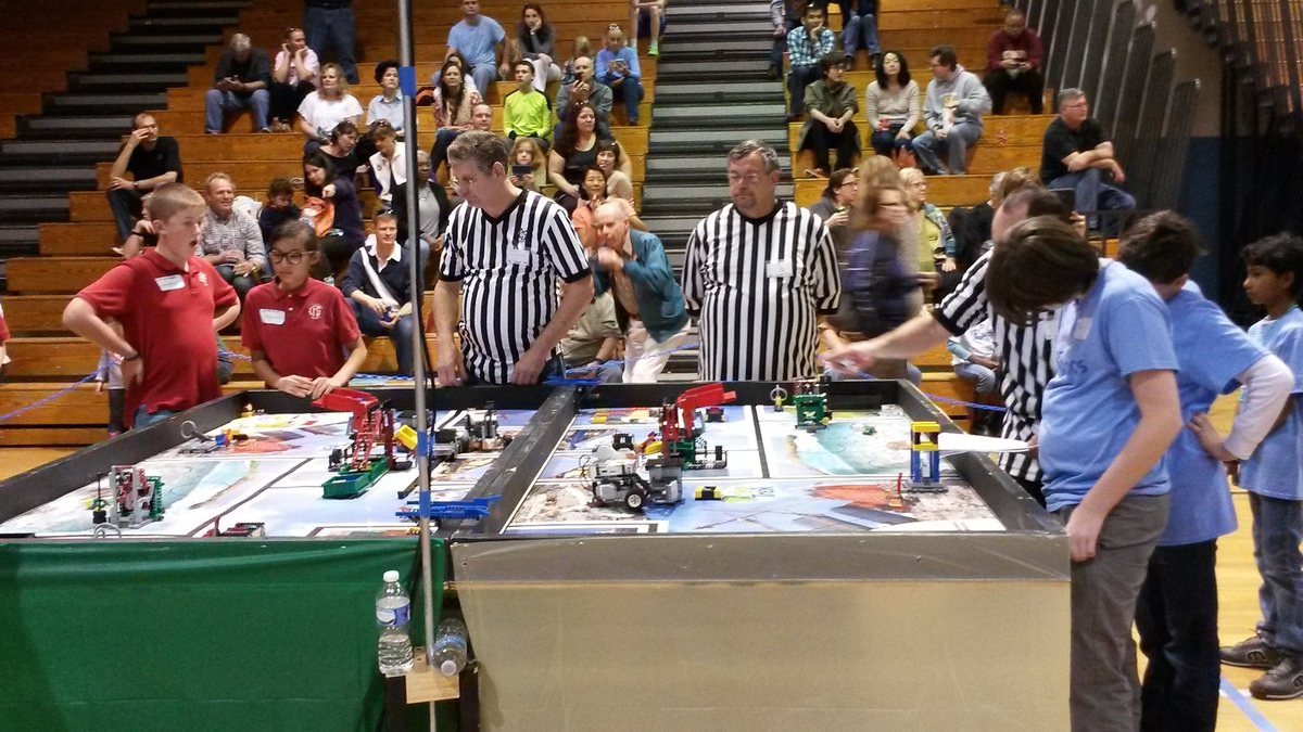 Powerhawks1111's tweet photo. We're about halfway done with the #scs2015! Great work everybody! #powerhawks #omgrobots https://t.co/RuxtPr6JSP