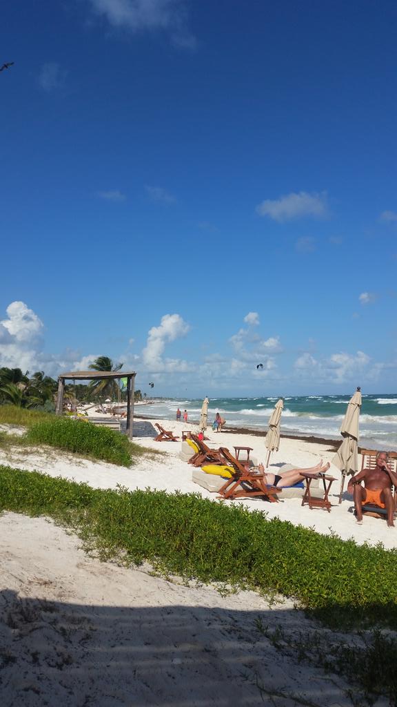 destTULUM's tweet photo. If you dream of paradise...then # tulum # mexico is exactly what you need. :) https://t.co/qLQnR0Fgwe