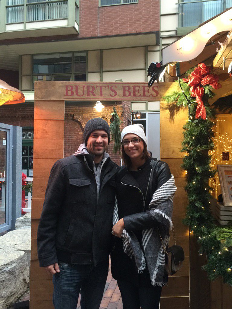 tmlnut's tweet photo. #beemerry toronto Christmas market! https://t.co/oBfmKCRP0V