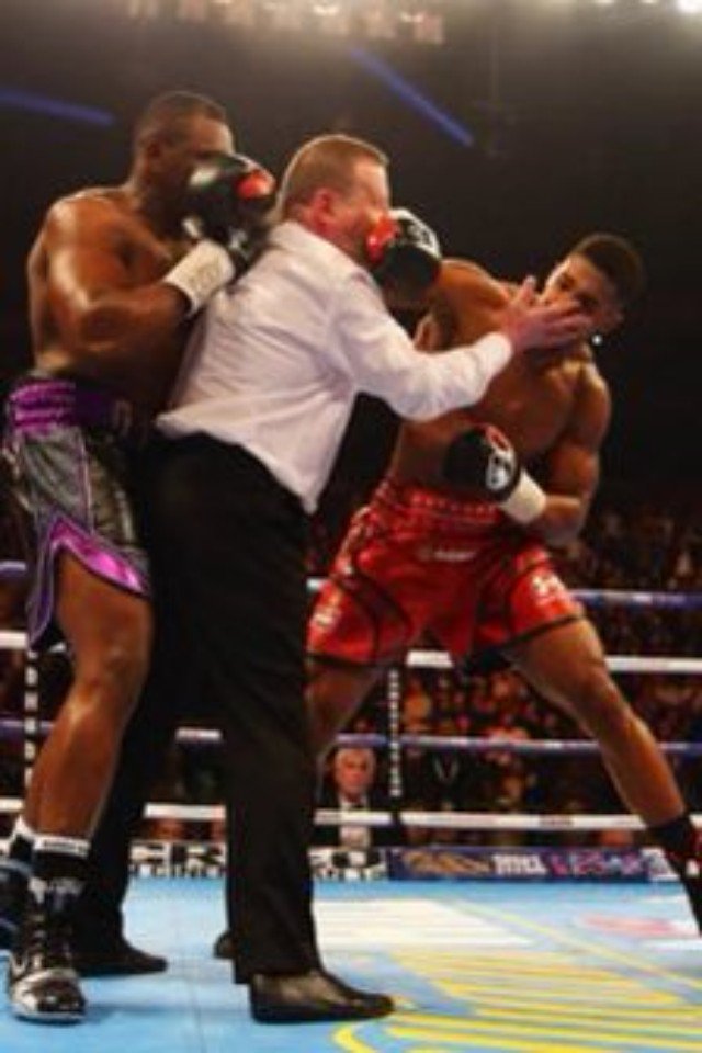 Fair play to the ref too!! Took some bombs!!! 😂😂😂